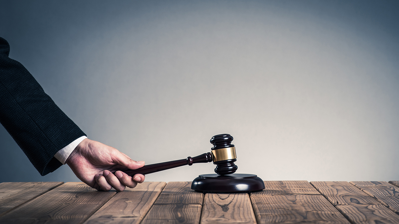 How does criminal sentencing work in Queensland?